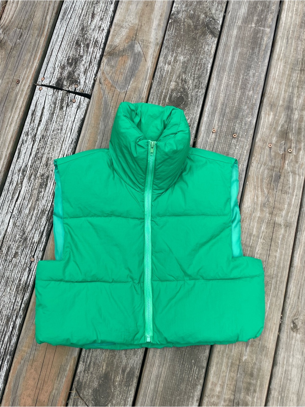 Women’s green cropped  puffer vest